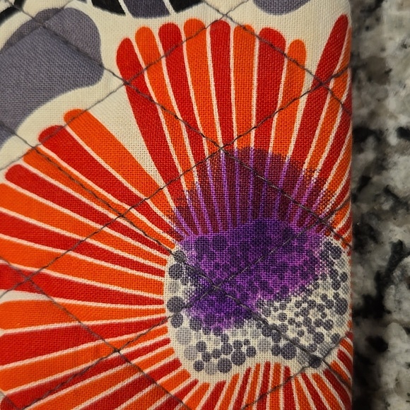 VERA BRADLEY CHERRY BLOSSOMS YOUR TURN  SMART PHONE WRISTLET LOCK WALLET. FLAW. - Picture 3 of 8